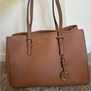 Michael Kors Jet Set Travel Purse
